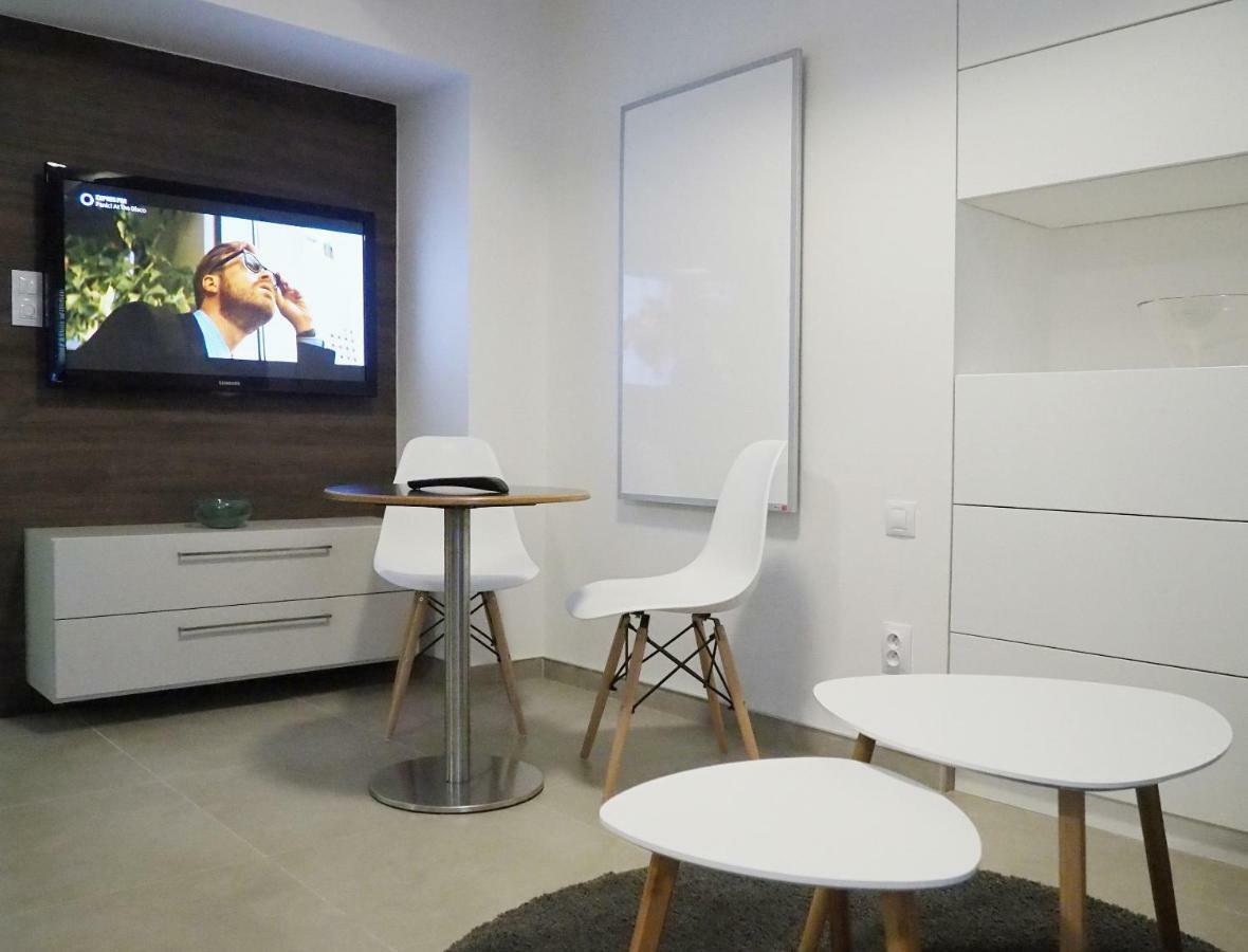 Ap10 - Apartments 4U Brezinova "Overnight Simply" Hradec Králové 외부 사진