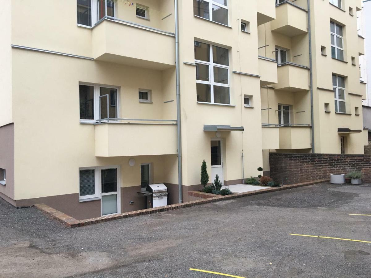 Ap10 - Apartments 4U Brezinova "Overnight Simply" Hradec Králové 외부 사진
