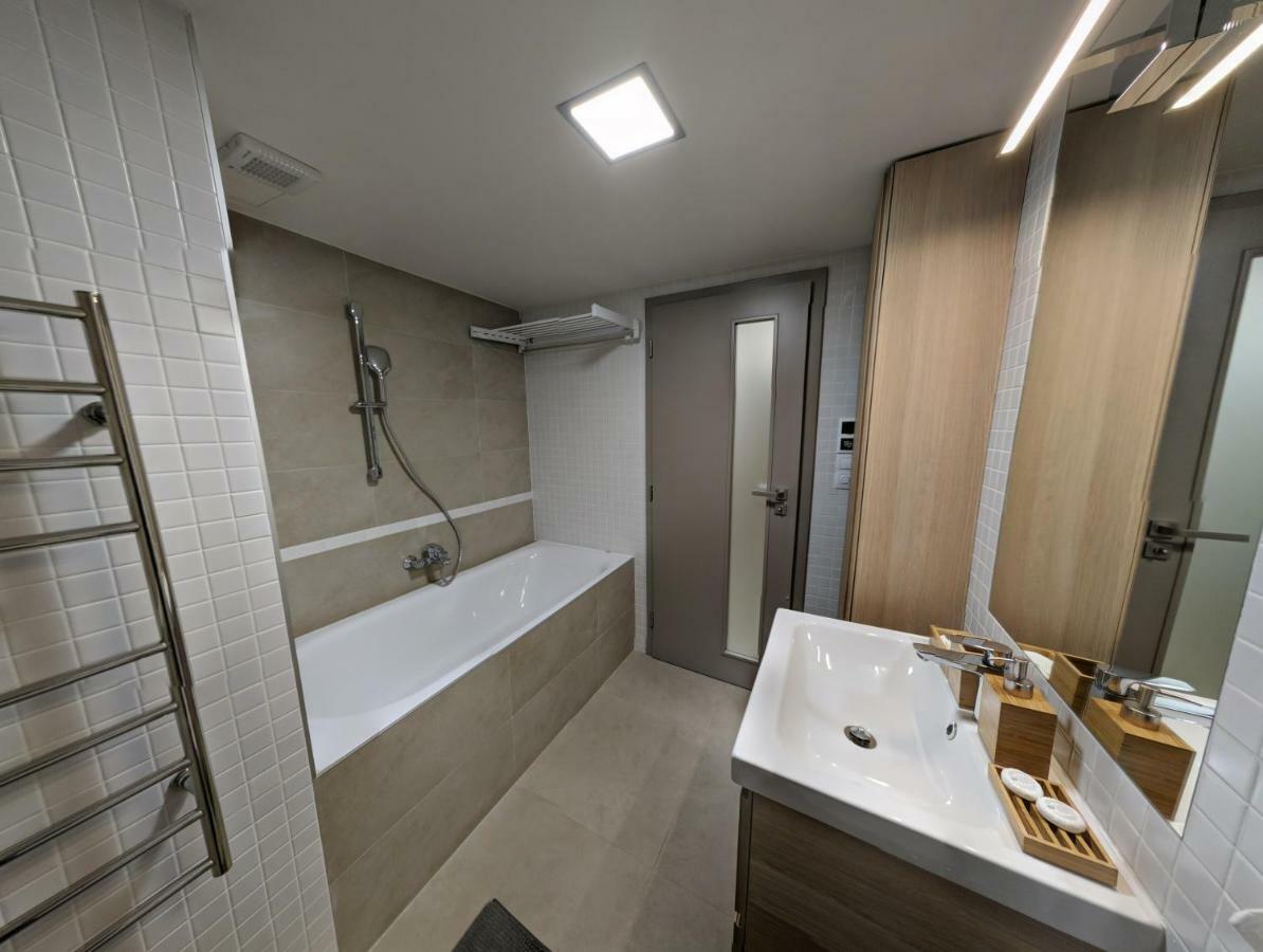 Ap10 - Apartments 4U Brezinova "Overnight Simply" Hradec Králové 외부 사진
